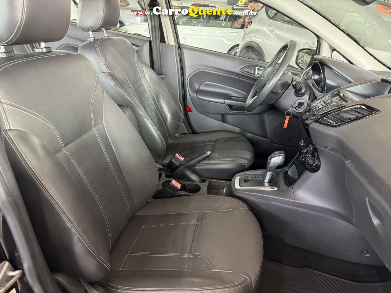 FORD FIESTA 1.6 TITANIUM HATCH 16V 2014 - Loja