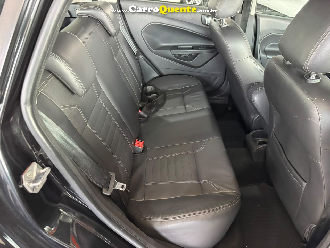 FORD FIESTA 1.6 TITANIUM HATCH 16V 2014 - Loja