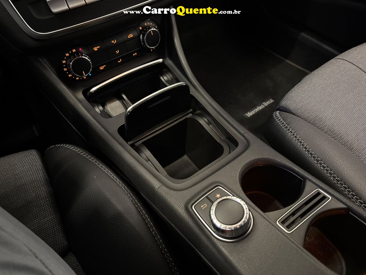 MERCEDES-BENZ GLA 200 1.6 CGI STYLE 7G-DCT 2019 - Loja