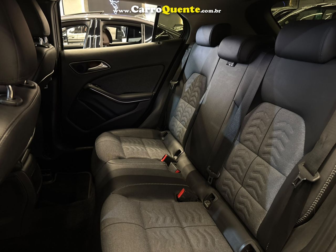 MERCEDES-BENZ GLA 200 1.6 CGI STYLE 7G-DCT 2019 - Loja