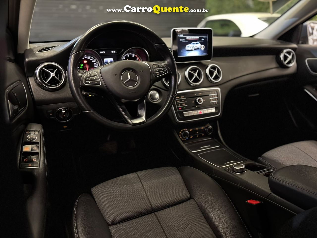 MERCEDES-BENZ GLA 200 1.6 CGI STYLE 7G-DCT 2019 - Loja