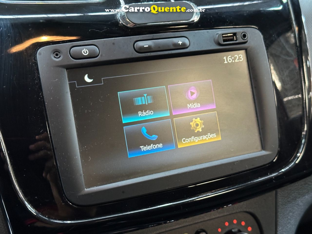 RENAULT LOGAN 1.0 12V SCE ZEN 2022 - Loja