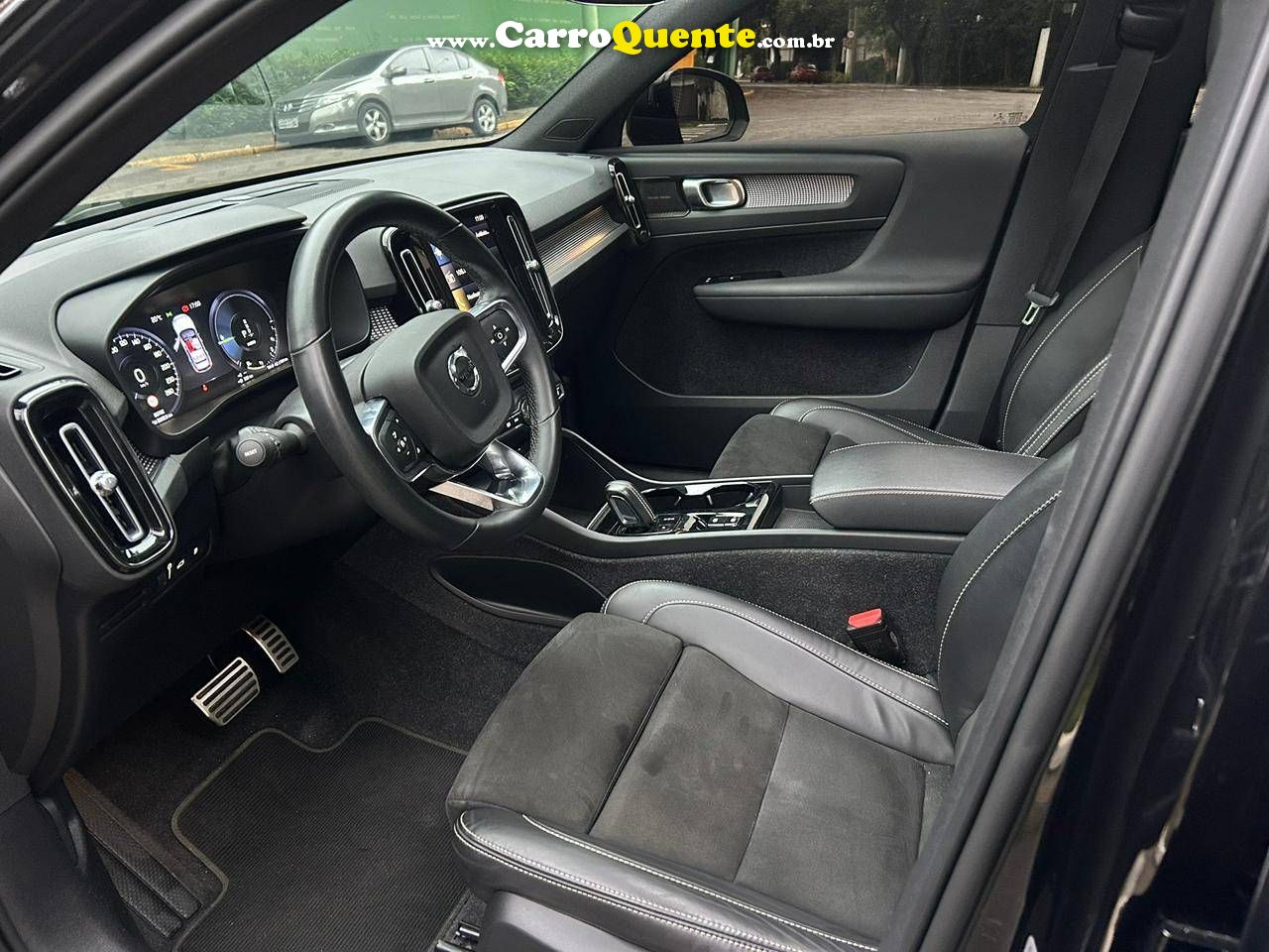 VOLVO XC40 1.5 T5 RECHARGE R-DESIGN 2022 - Loja
