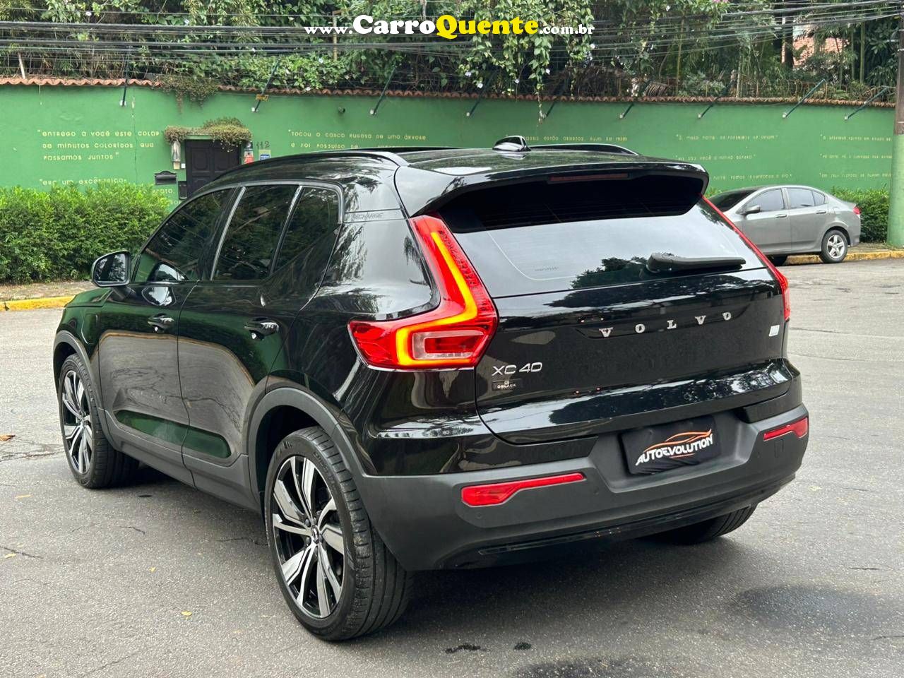 VOLVO XC40 1.5 T5 RECHARGE R-DESIGN 2022 - Loja
