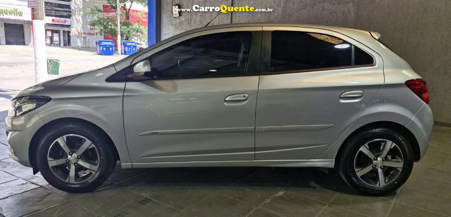 CHEVROLET   ONIX HATCH LTZ 1.4 8V FLEXPOWER 5P MEC.   PRATA 2018 1.4 FLEX - Loja