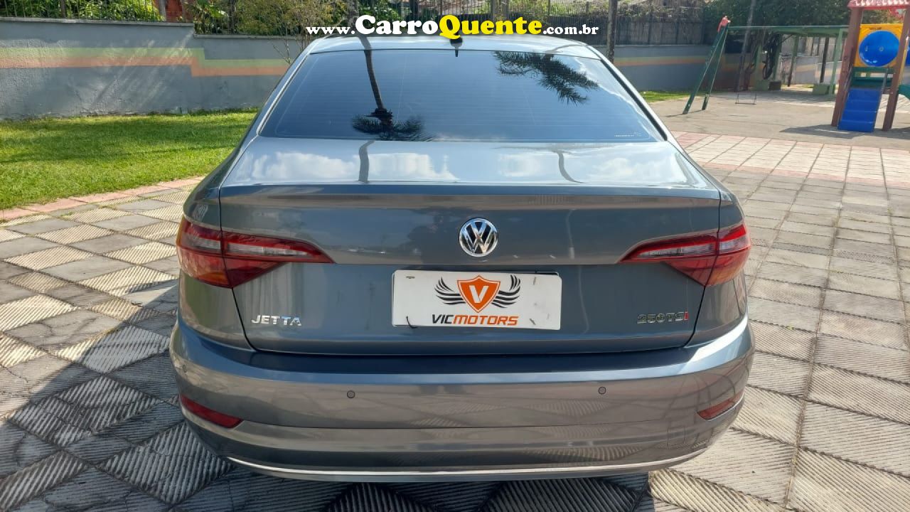 VOLKSWAGEN   JETTA 250 TSI 1.4 FLEX 16V AUT.   CINZA 2019 1.4 GASOLINA - Loja
