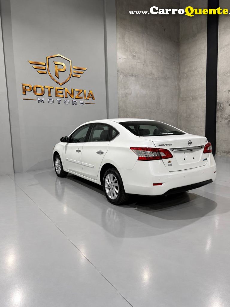 NISSAN   SENTRA SV 2.0 FLEXSTART 16V AUT.   BRANCO 2016 2.0 GÁS NATURAL - Loja