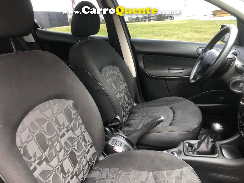 Peugeot 207 1.4 XR 8V FLEX 4P MANUAL - Loja