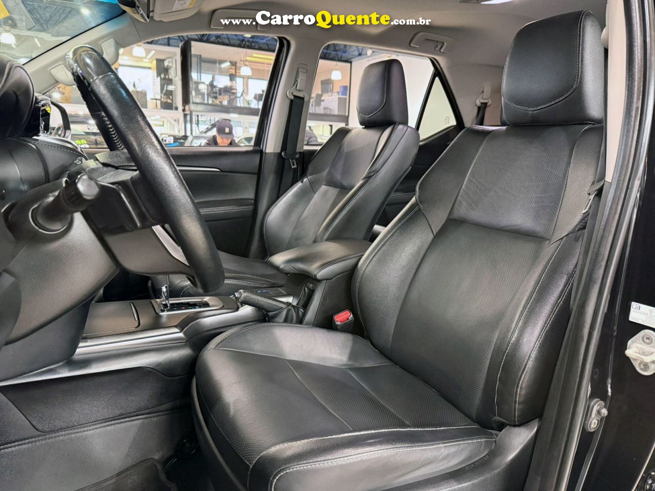 TOYOTA HILUX SW4 2.8 D-4D TURBO SRX 7L 4X4 2023 - Loja