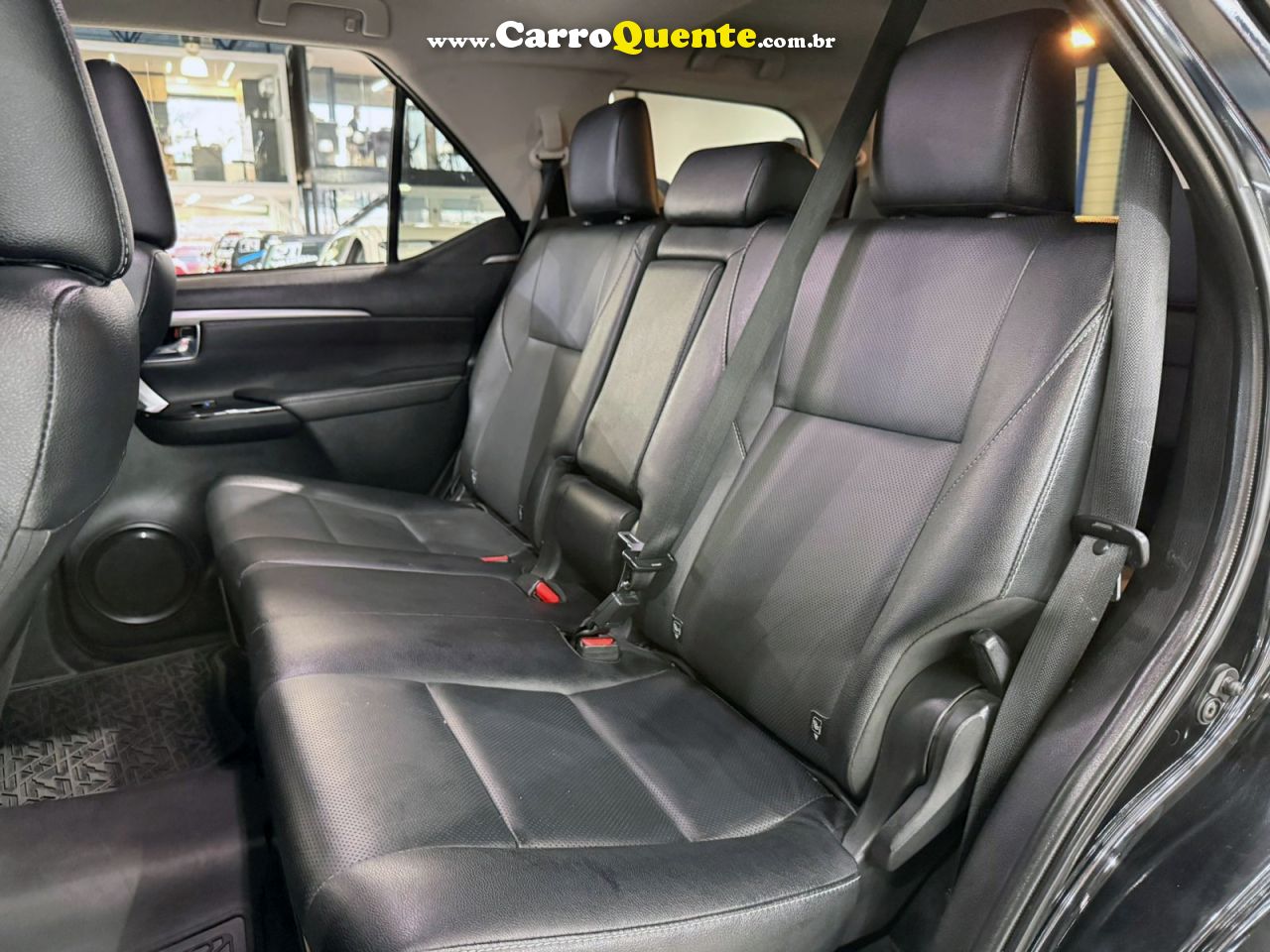 TOYOTA HILUX SW4 2.8 D-4D TURBO SRX 7L 4X4 2023 - Loja