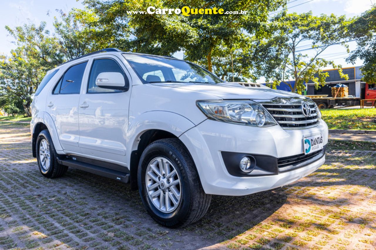 TOYOTA   HILUX SW4 SRV D4-D 4X4 3.0 TDI DIES. AUT   BRANCO 2012 3.0 DIESEL - Loja