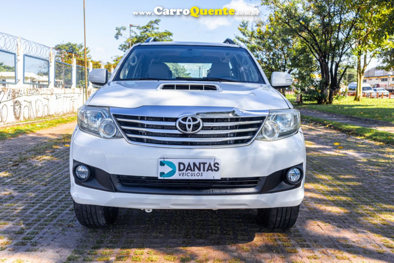 TOYOTA   HILUX SW4 SRV D4-D 4X4 3.0 TDI DIES. AUT   BRANCO 2012 3.0 DIESEL - Loja