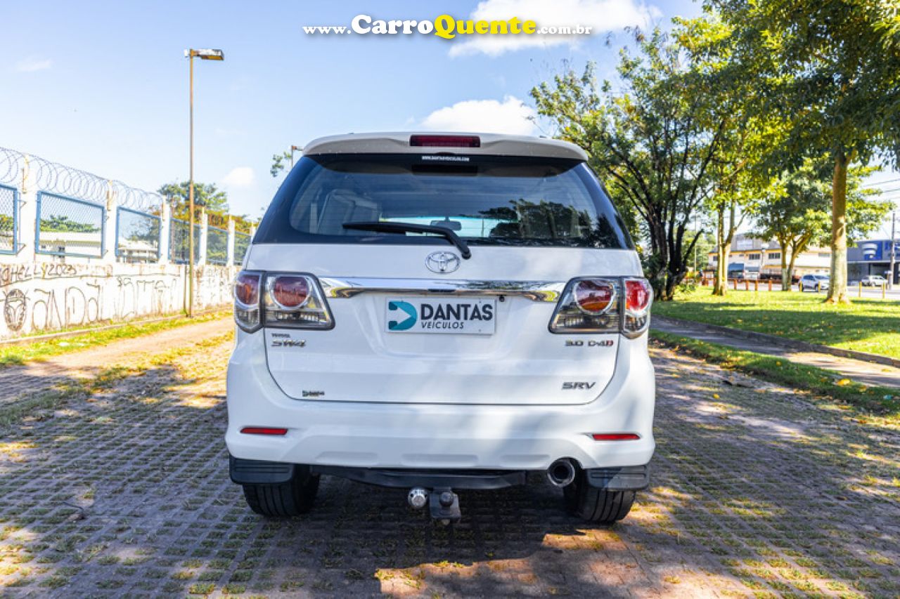 TOYOTA   HILUX SW4 SRV D4-D 4X4 3.0 TDI DIES. AUT   BRANCO 2012 3.0 DIESEL - Loja