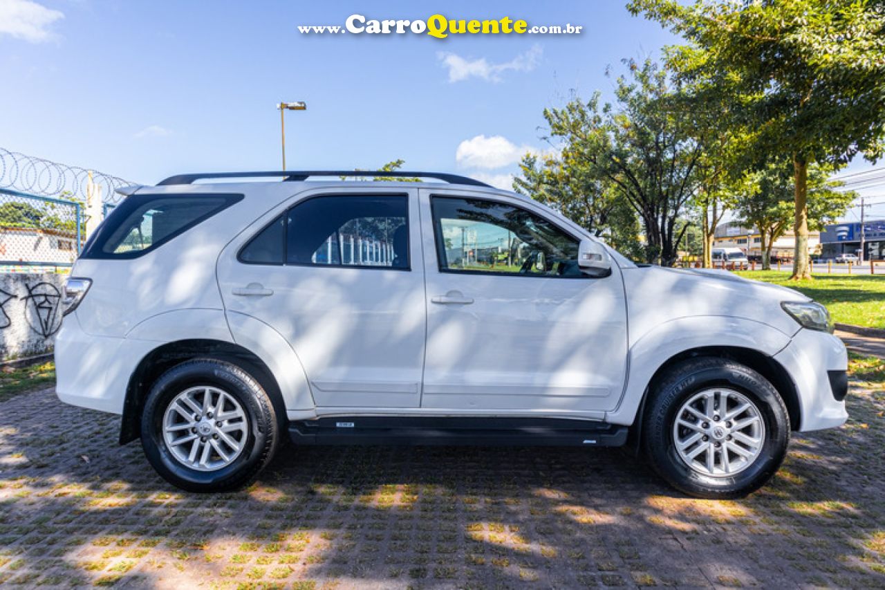 TOYOTA   HILUX SW4 SRV D4-D 4X4 3.0 TDI DIES. AUT   BRANCO 2012 3.0 DIESEL - Loja