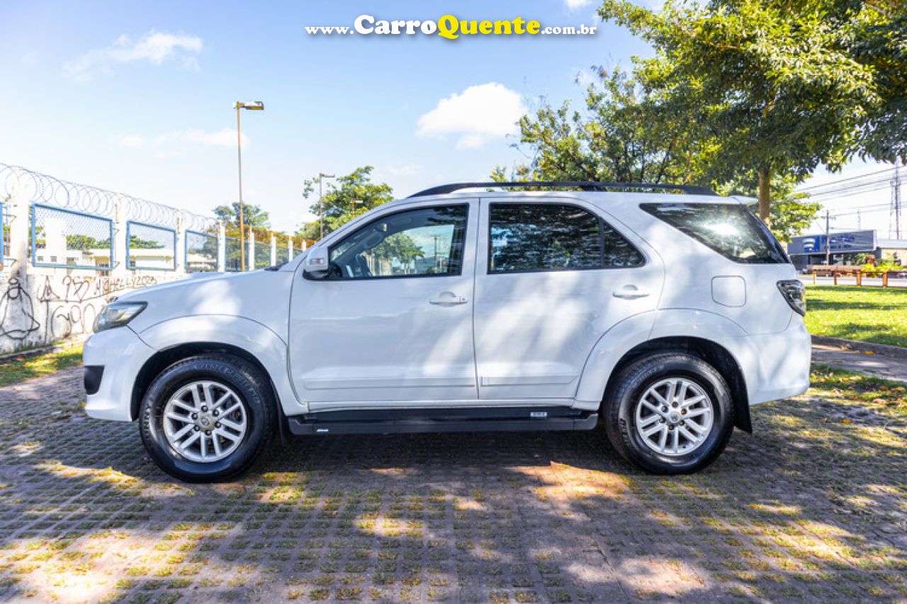 TOYOTA   HILUX SW4 SRV D4-D 4X4 3.0 TDI DIES. AUT   BRANCO 2012 3.0 DIESEL - Loja