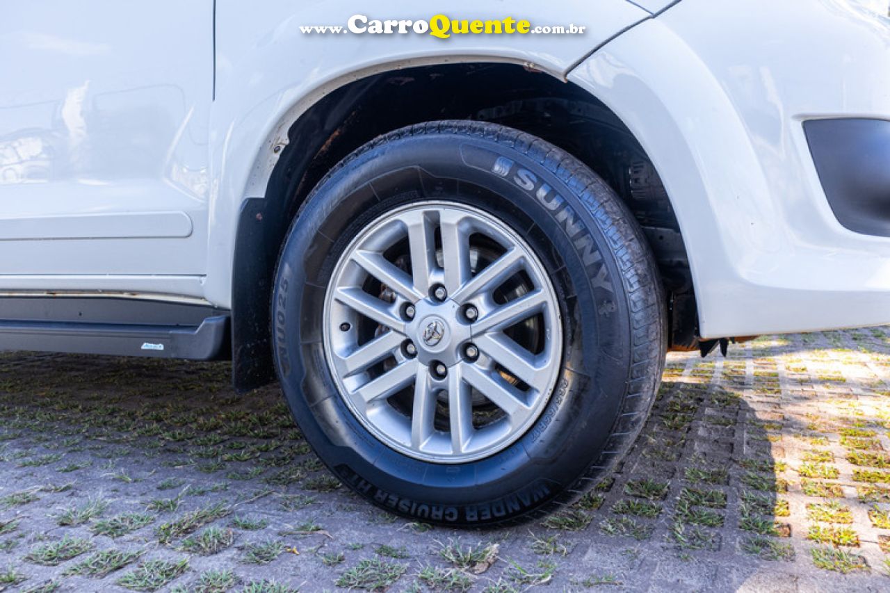 TOYOTA   HILUX SW4 SRV D4-D 4X4 3.0 TDI DIES. AUT   BRANCO 2012 3.0 DIESEL - Loja