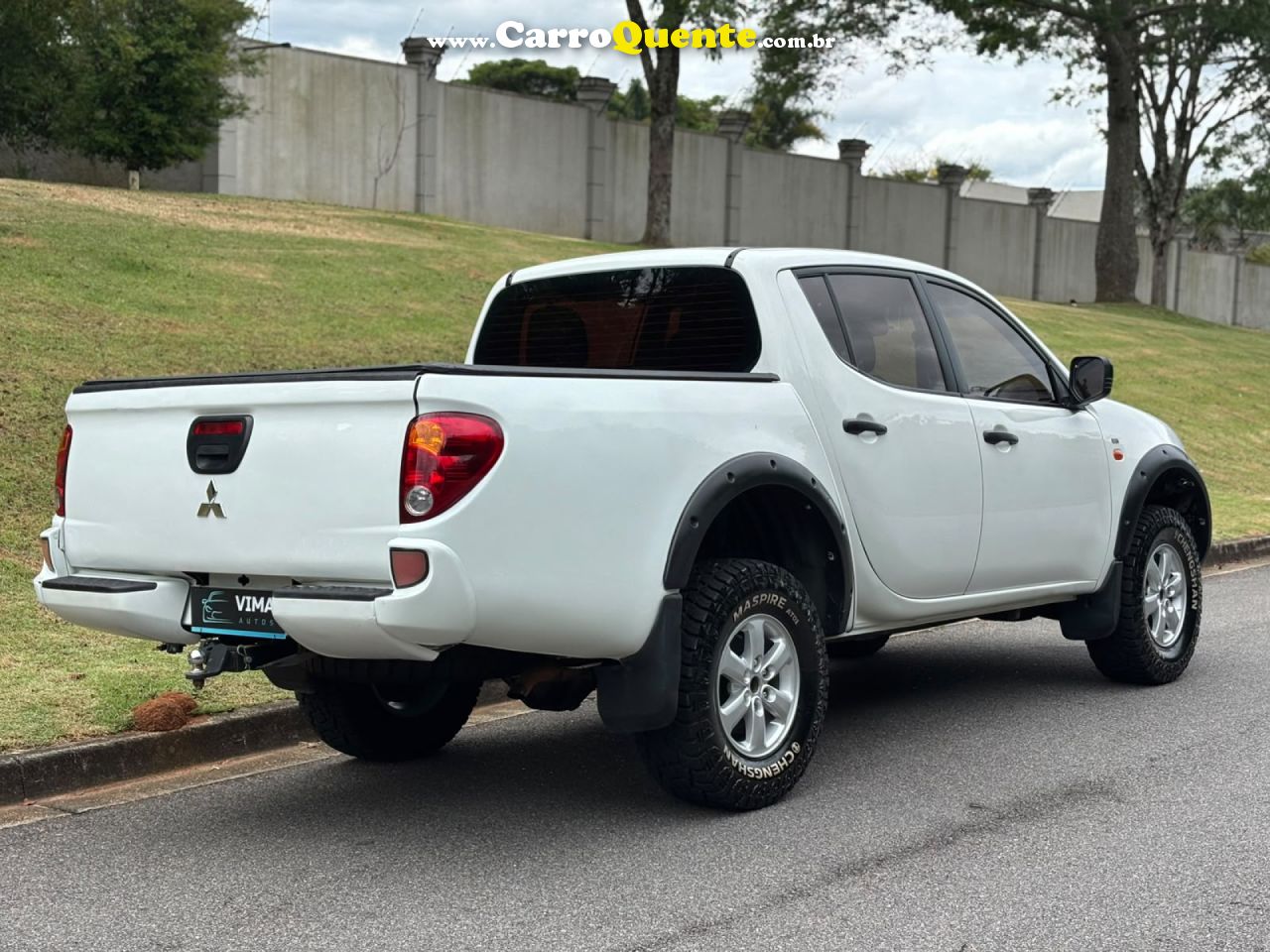 MITSUBISHI   L200 TRITON GLS 3.2 CD TB INT.DIESEL MEC   BRANCO 2013 3.2 DIESEL - Loja