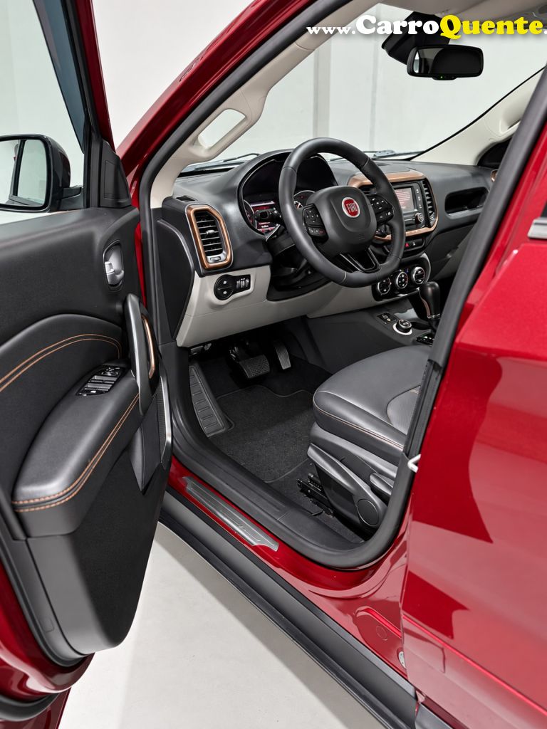 FIAT   TORO VOLCANO 2.0 16V 4X4 TB DIESEL AUT.   VERMELHO 2017 2.0 DIESEL - Loja