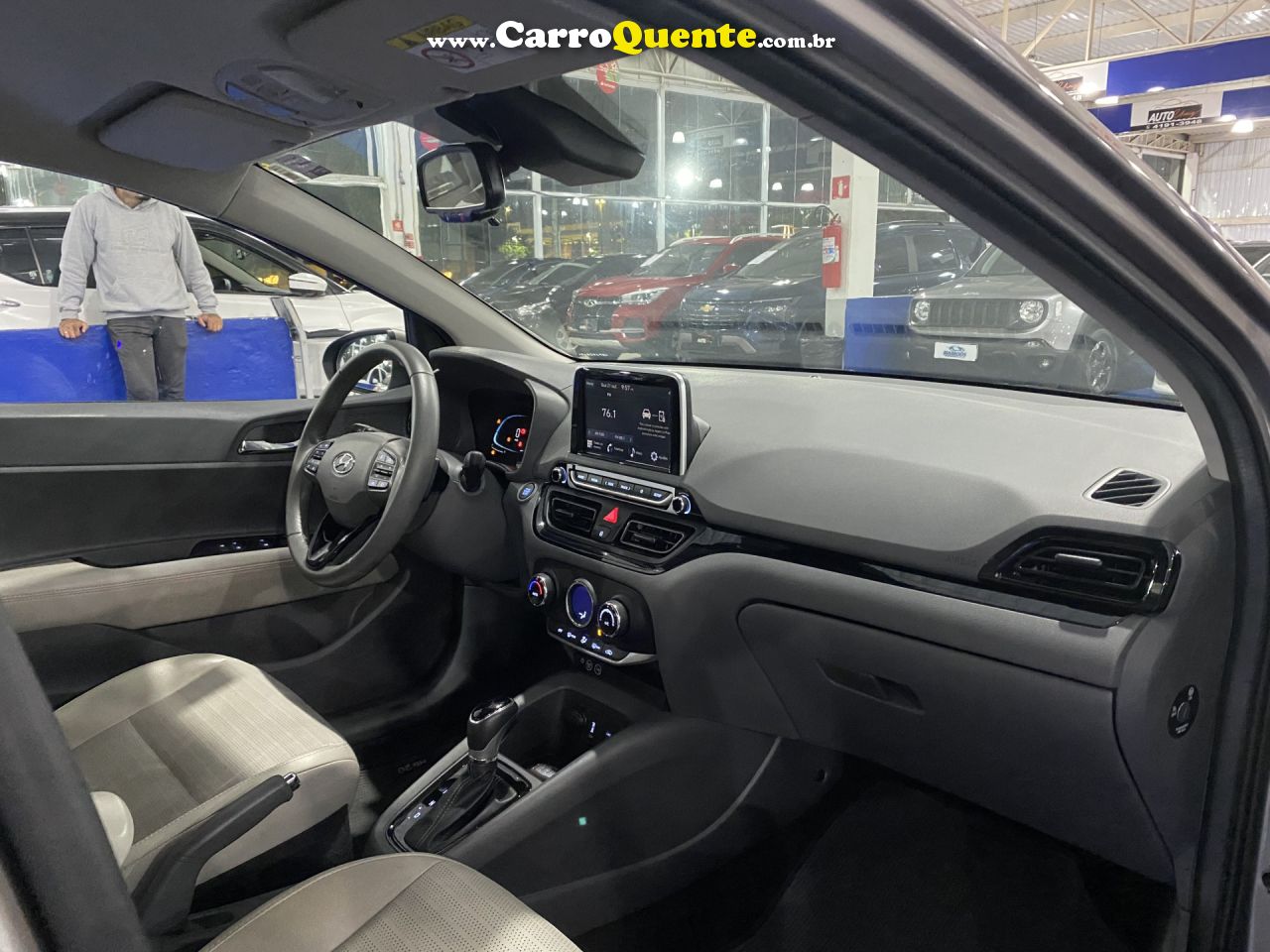 HYUNDAI   HB20S PLATINUM PLUS 1.0 TB FLEX 12V AUT.   PRATA 2024 1.0 FLEX - Loja