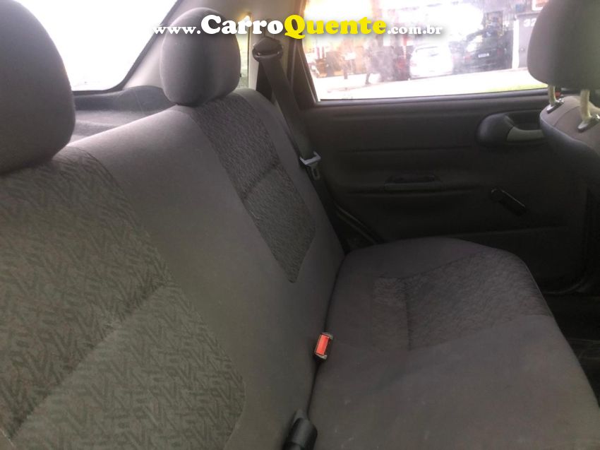 Chevrolet CORSA 1.0 MPFI CLASSIC SEDAN LIFE 8V FLEX 4P MANUAL - Loja
