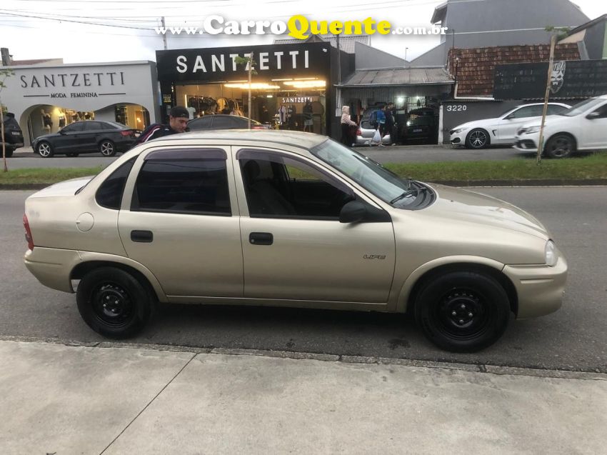 Chevrolet CORSA 1.0 MPFI CLASSIC SEDAN LIFE 8V FLEX 4P MANUAL - Loja