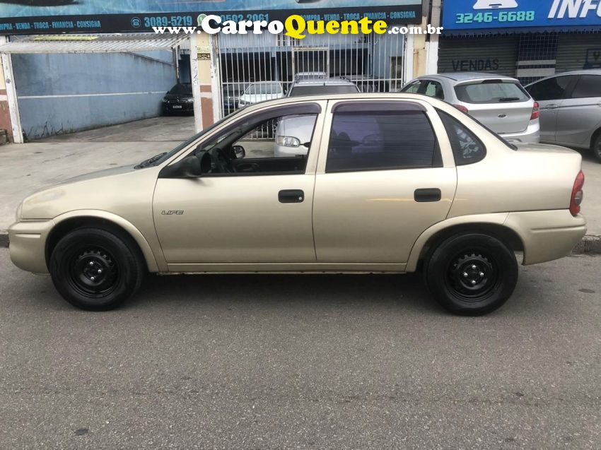 Chevrolet CORSA 1.0 MPFI CLASSIC SEDAN LIFE 8V FLEX 4P MANUAL - Loja