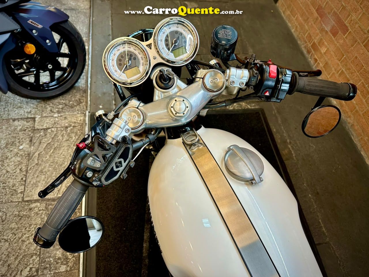 TRIUMPH THRUXTON R 2018 - Loja