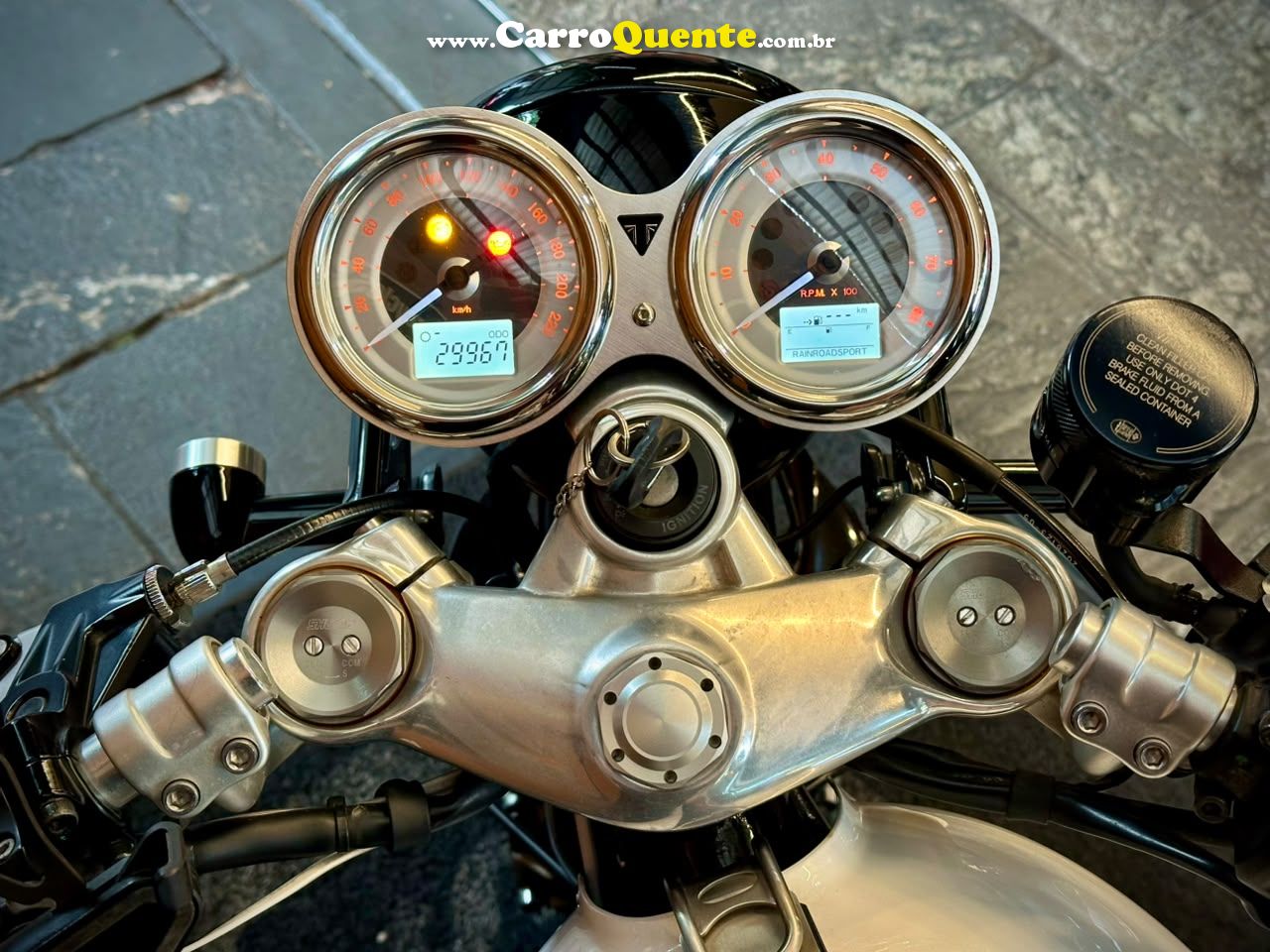 TRIUMPH THRUXTON R 2018 - Loja