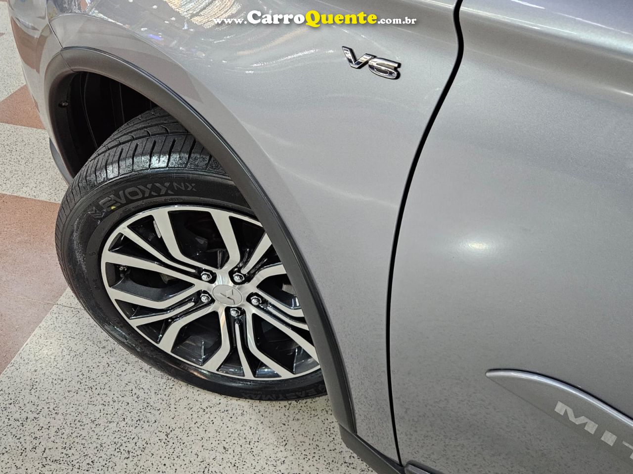 MITSUBISHI OUTLANDER 3.0 GT 4X4 V6 * C/ TETO SOLAR + 7 LUGARES * 2018 - Loja