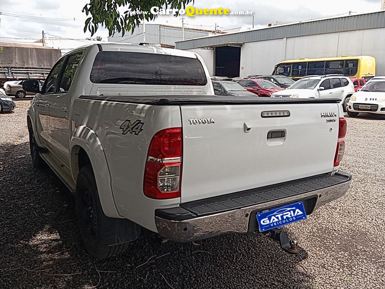 TOYOTA   HILLUX CD 4X4 SRV   BRANCO 2013 163CV26 FLEX - Loja