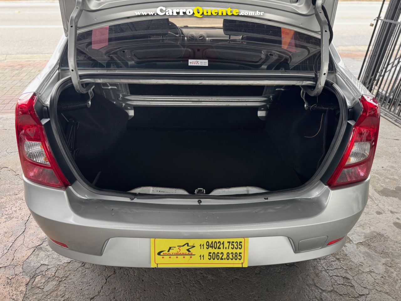 RENAULT   LOGAN EXPRES.EXP. UP HI-FLEX 1.0 16V 4P   PRATA 2013 1.0 FLEX - Loja