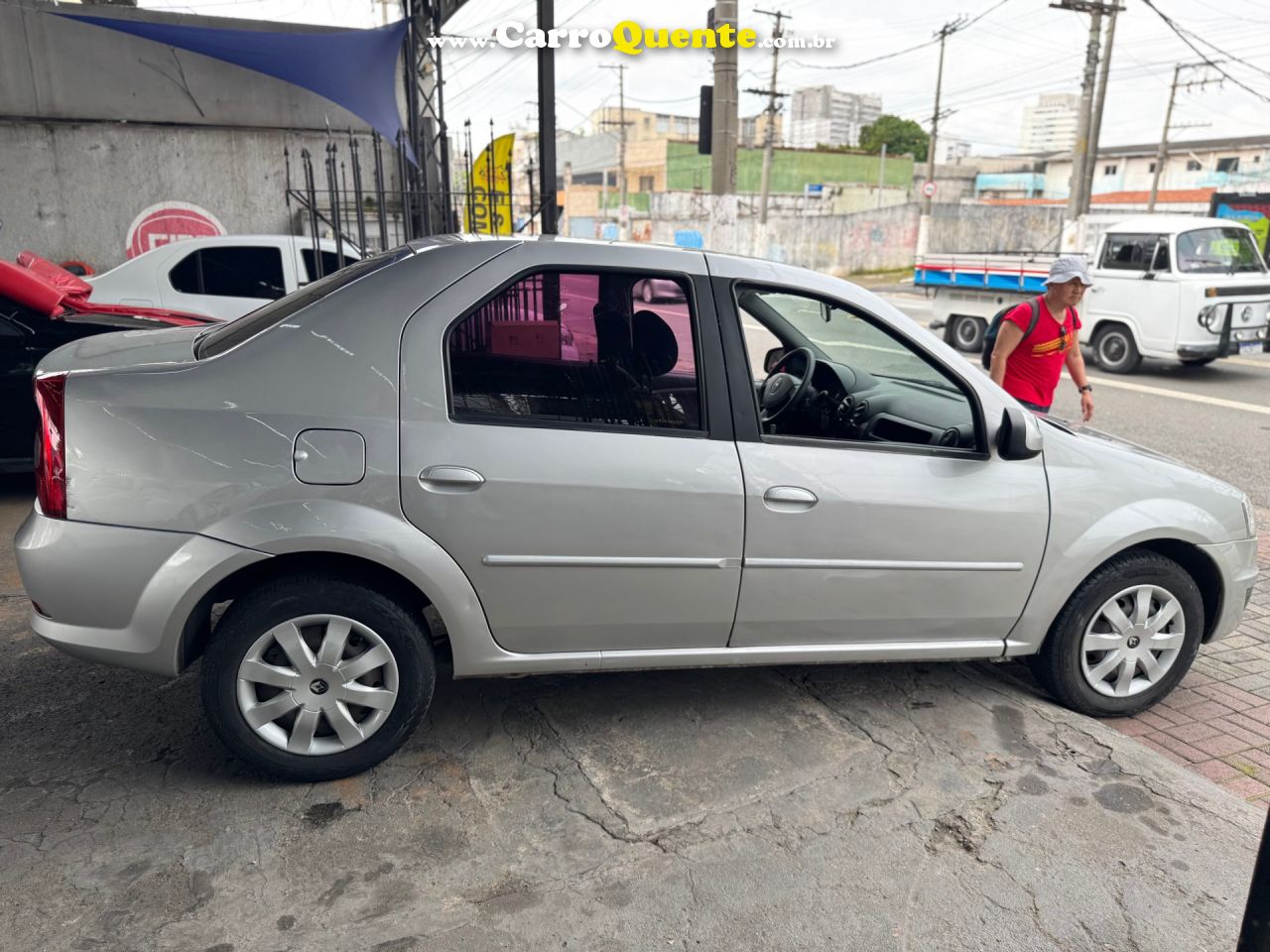 RENAULT   LOGAN EXPRES.EXP. UP HI-FLEX 1.0 16V 4P   PRATA 2013 1.0 FLEX - Loja
