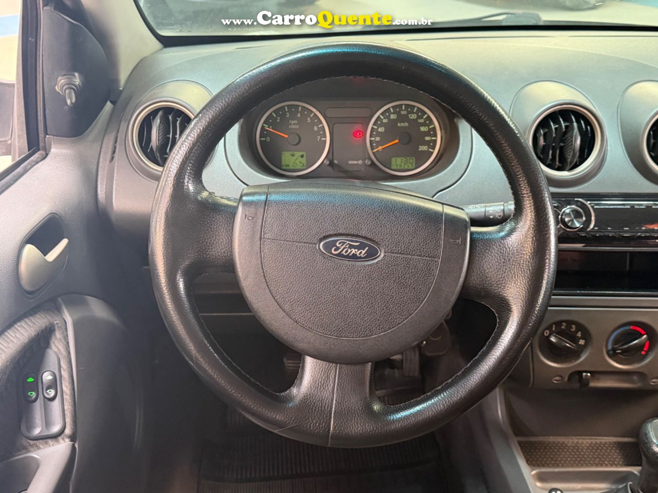 FORD FIESTA 1.6 MPI SEDAN 8V 2005 - Loja