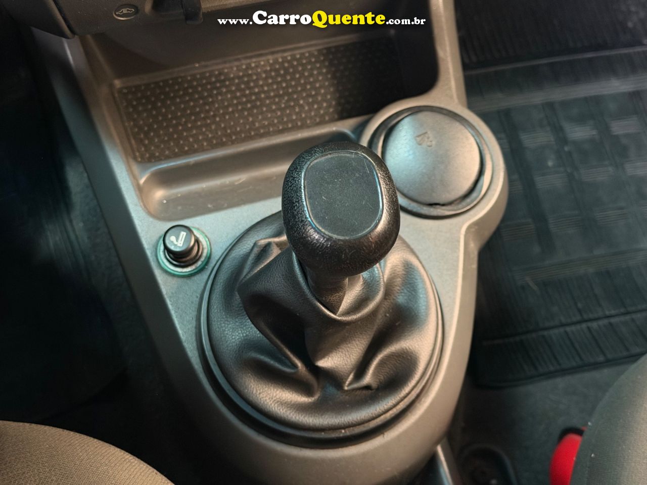 FORD FIESTA 1.6 MPI SEDAN 8V 2005 - Loja