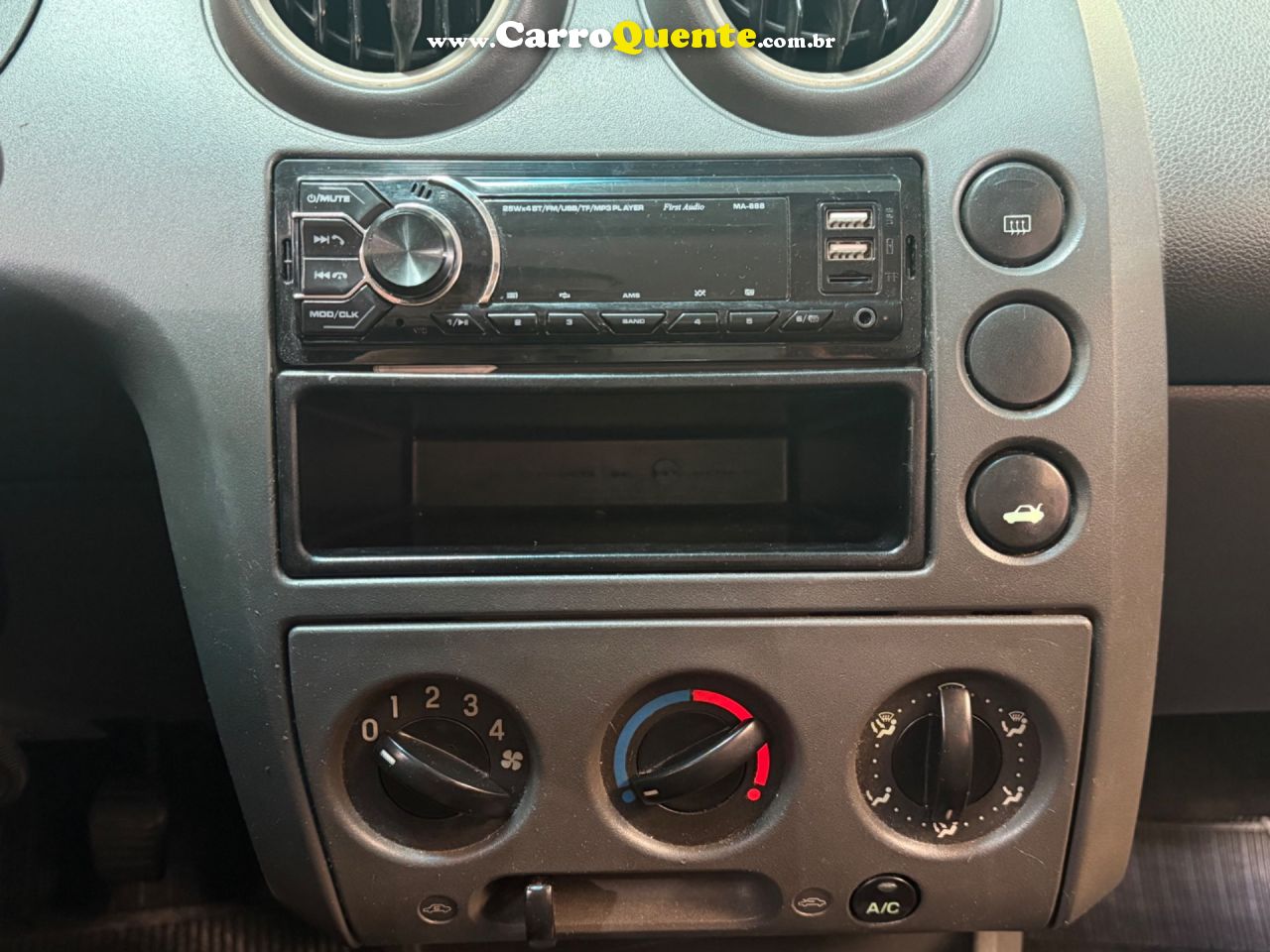 FORD FIESTA 1.6 MPI SEDAN 8V 2005 - Loja