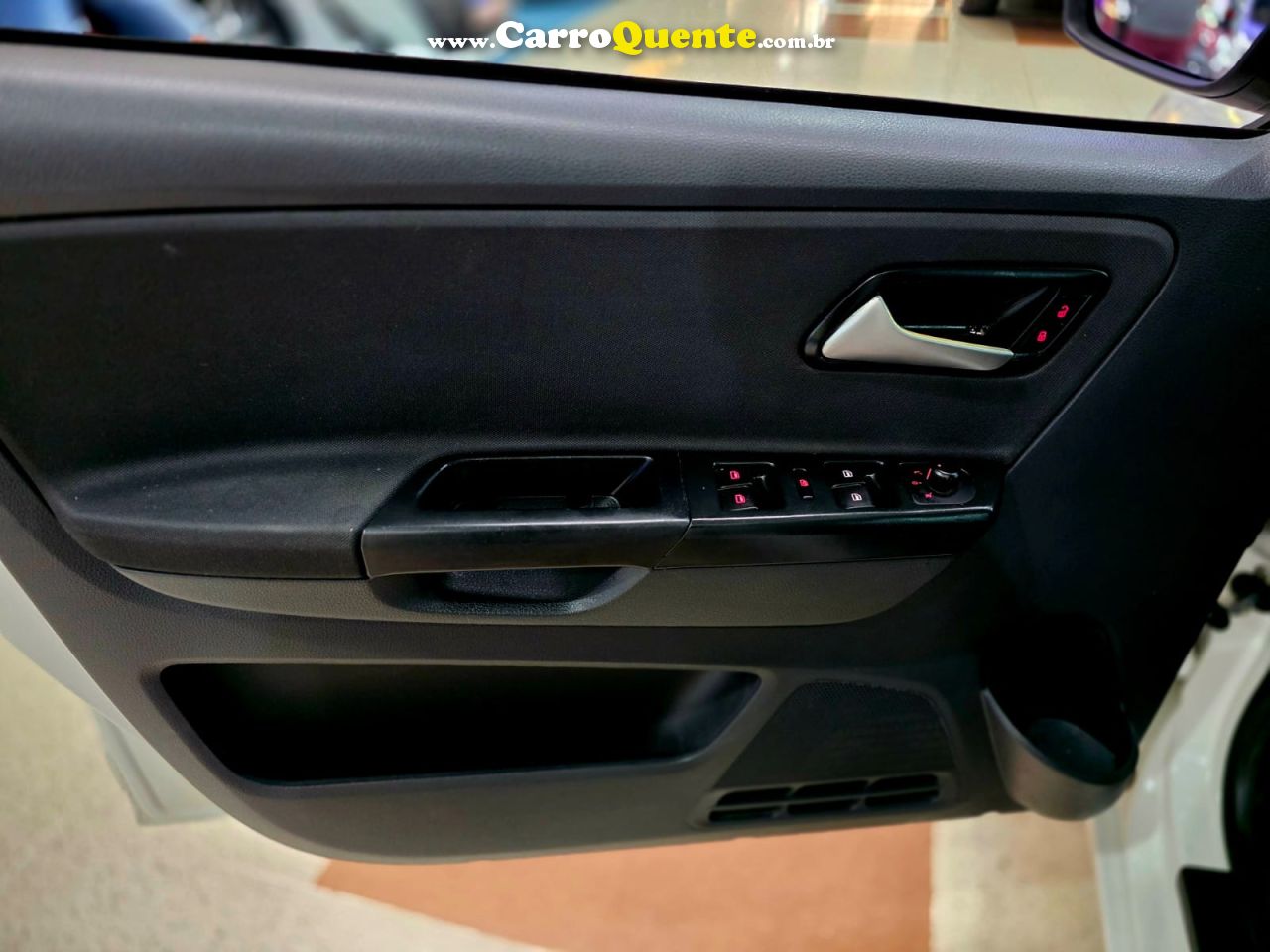 VOLKSWAGEN FOX 1.6 MI HIGHLINE 8V 2014 - Loja
