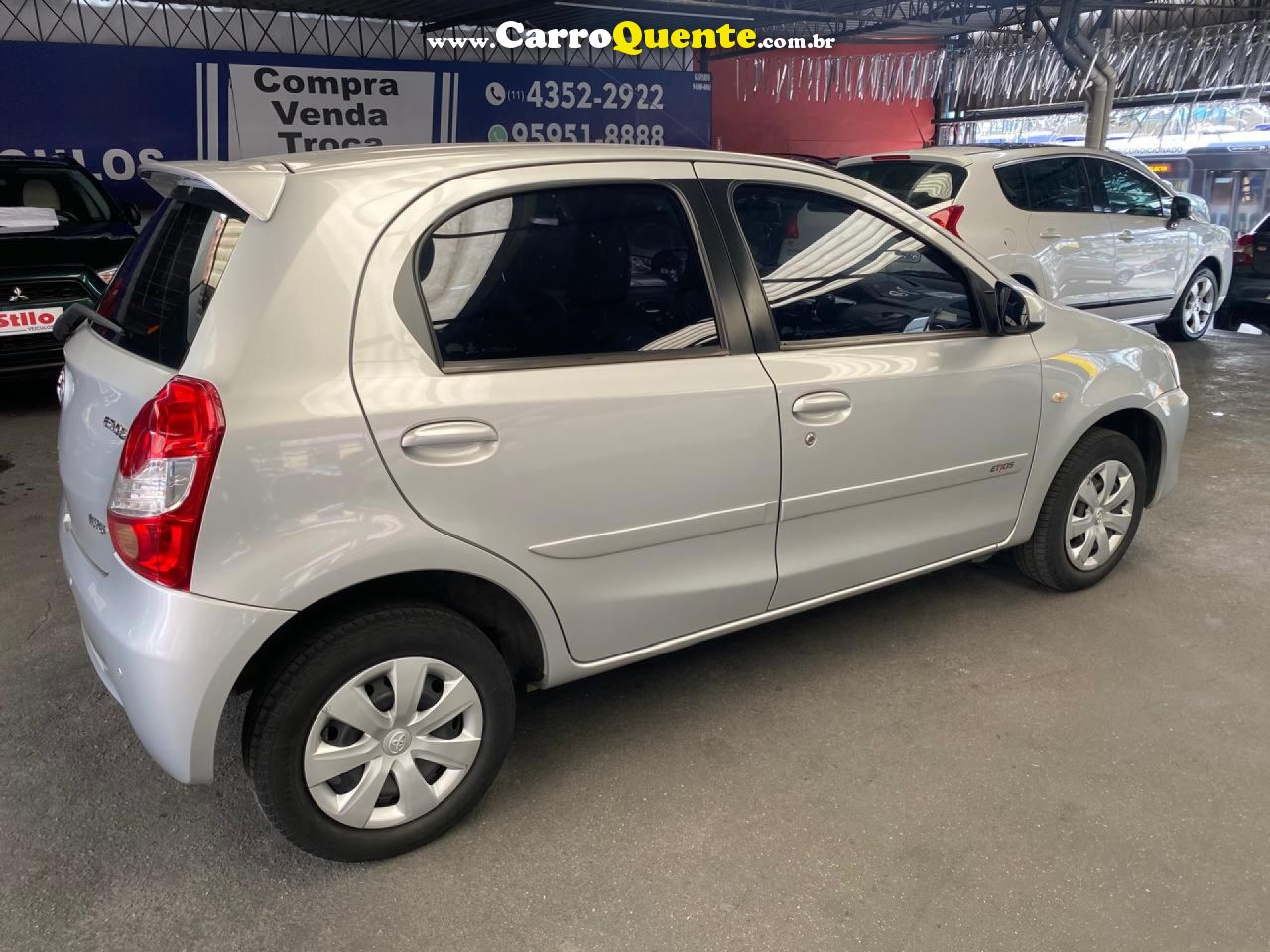 TOYOTA   ETIOS XS 1.5 FLEX 16V 5P MEC.   PRATA 2015 1.5 FLEX - Loja