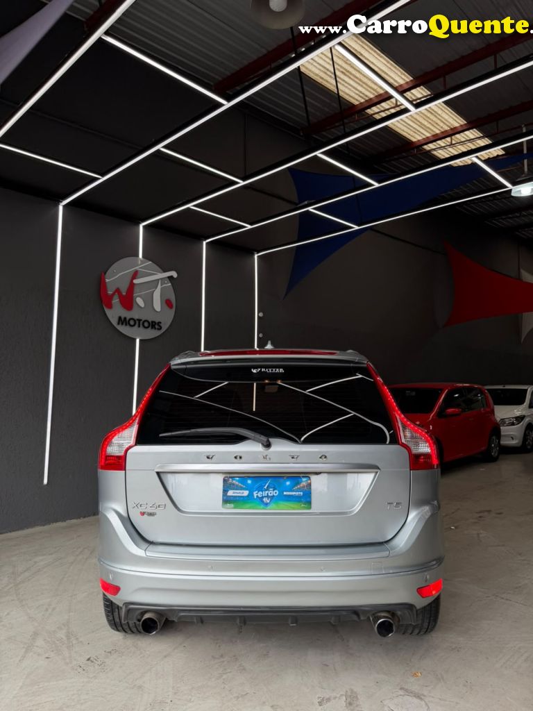 VOLVO   VOLVO XC 60 R DESIGN   PRATA 2015 2.0 GASOLINA - Loja