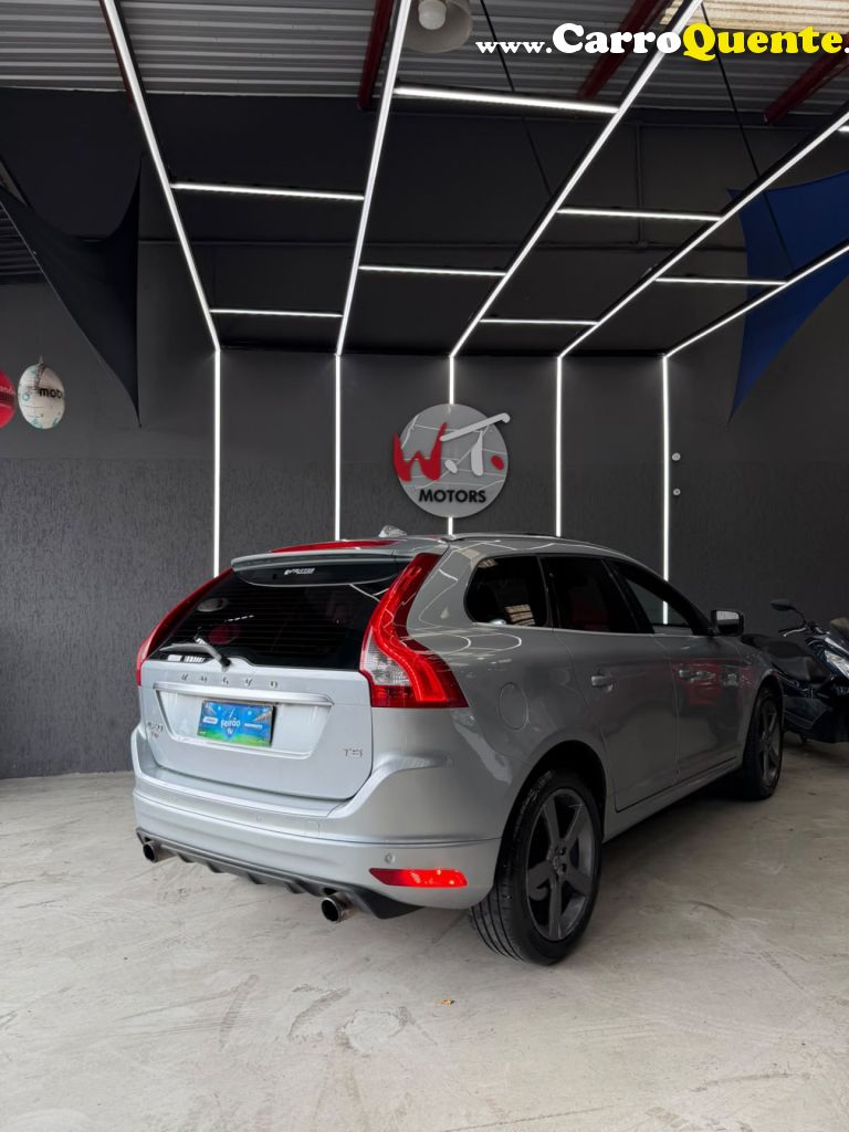 VOLVO   VOLVO XC 60 R DESIGN   PRATA 2015 2.0 GASOLINA - Loja