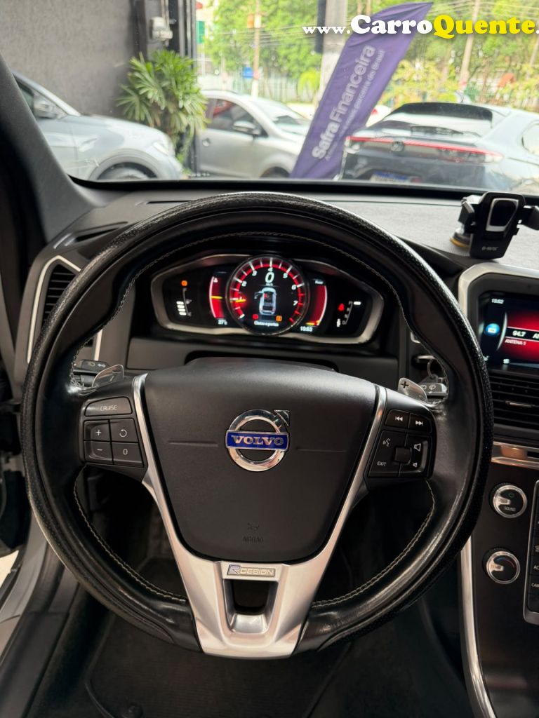 VOLVO   VOLVO XC 60 R DESIGN   PRATA 2015 2.0 GASOLINA - Loja