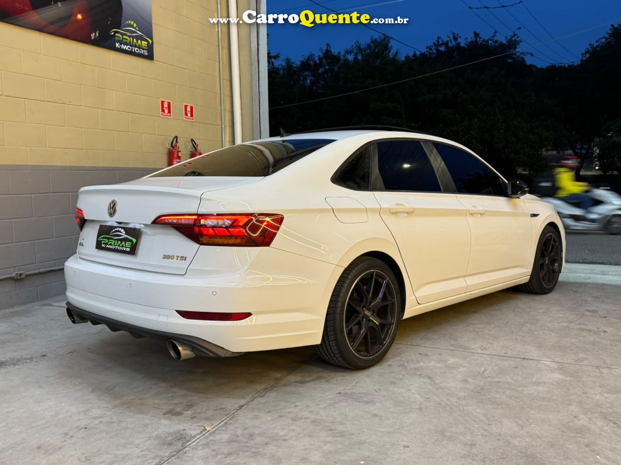 VOLKSWAGEN   JETTA R-LINE 250 TSI 1.4 FLEX 16V AUT.   BRANCO 2018 1.4 FLEX - Loja