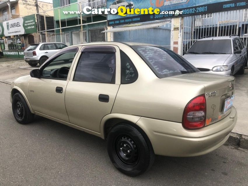 Chevrolet CORSA 1.0 MPFI CLASSIC SEDAN LIFE 8V FLEX 4P MANUAL - Loja