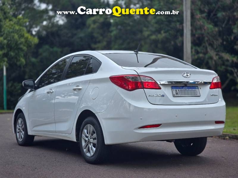 HB20S C.Plus C.Style 1.6 Flex 16V Mec.4p 2015/2015 Hyundai - Loja