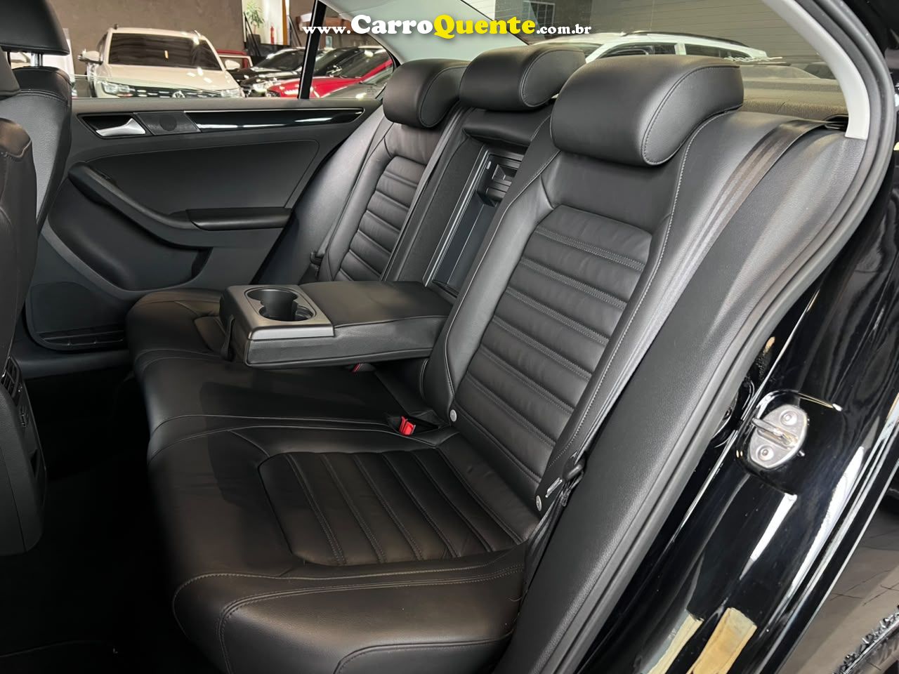 VOLKSWAGEN JETTA 2.0 TSI HIGHLINE 211CV 2017 - Loja