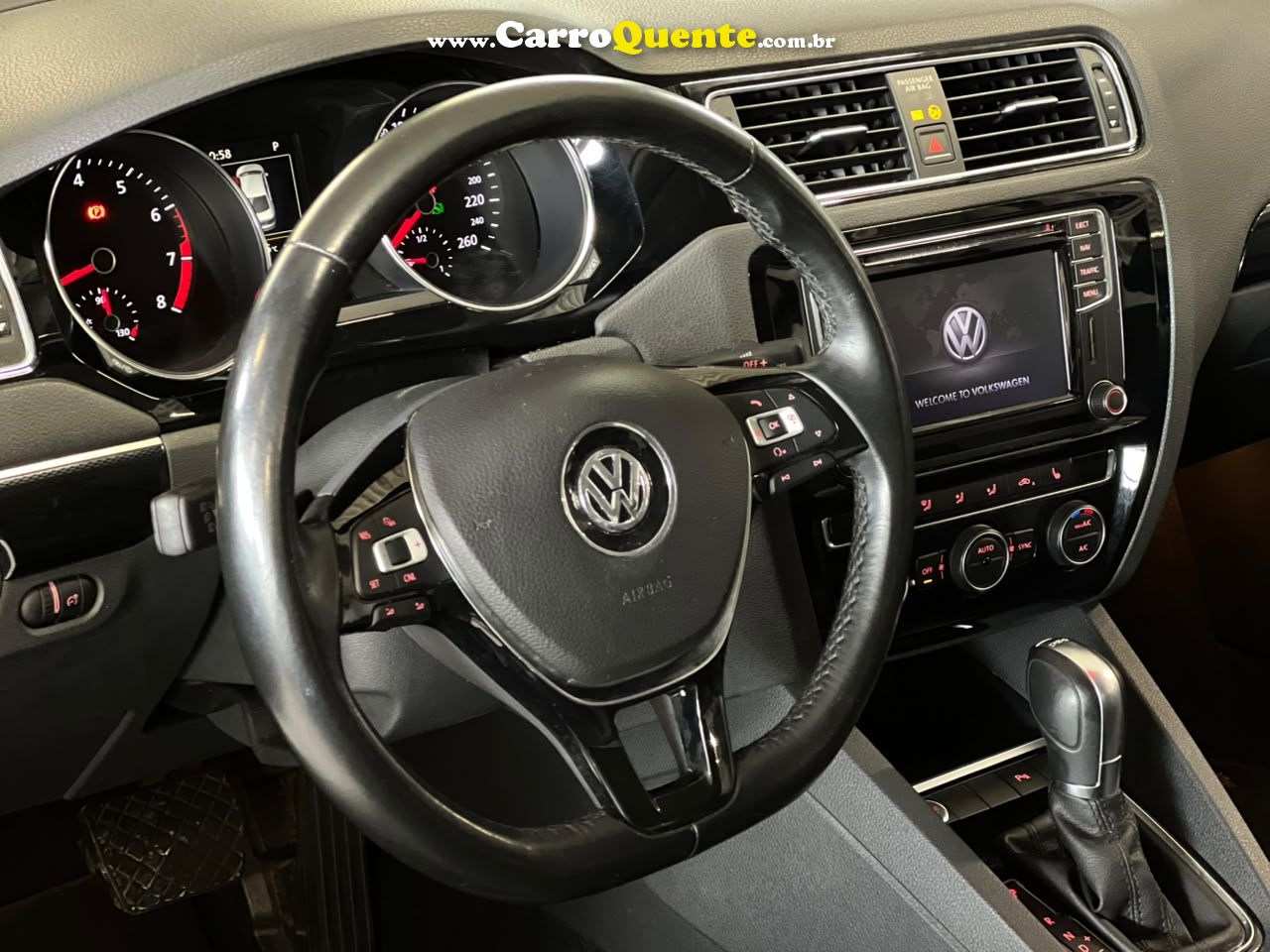 VOLKSWAGEN JETTA 2.0 TSI HIGHLINE 211CV 2017 - Loja