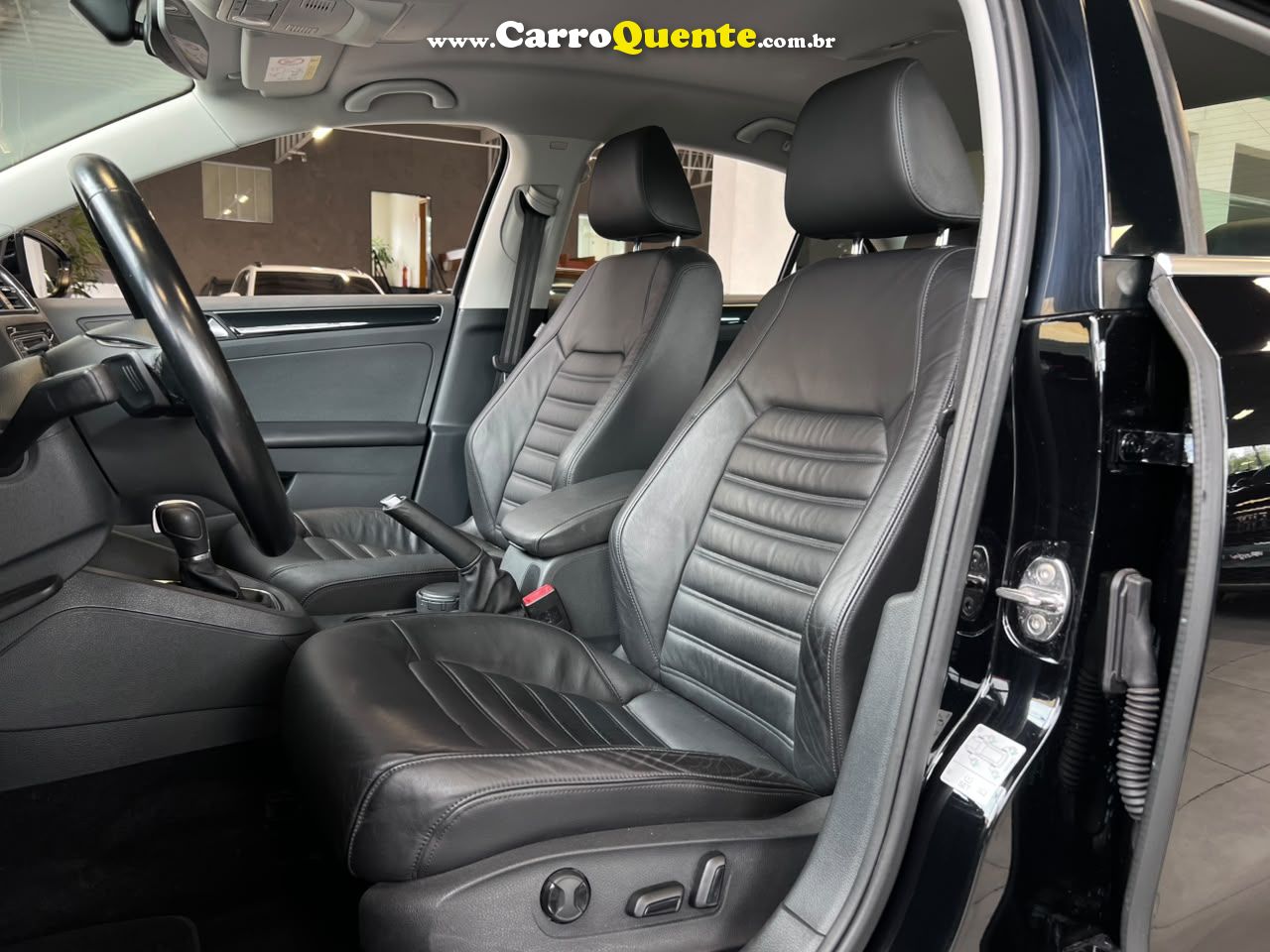 VOLKSWAGEN JETTA 2.0 TSI HIGHLINE 211CV 2017 - Loja