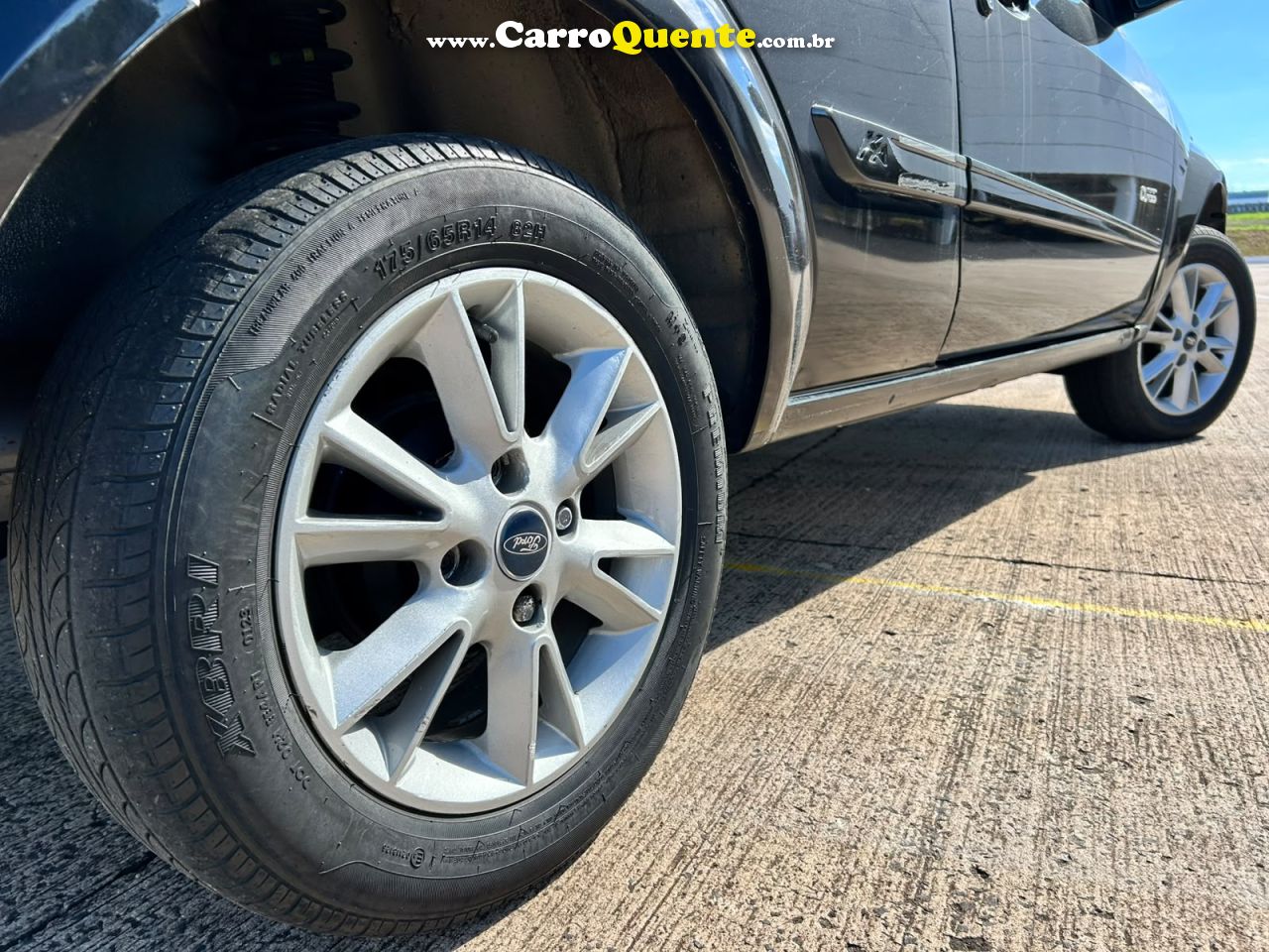 FORD KA 1.0 MPI 8V 2013 - Loja