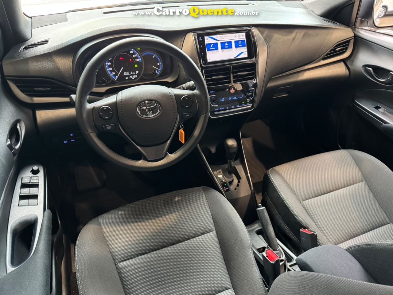 TOYOTA YARIS 1.5 16V XL 2024 - Loja