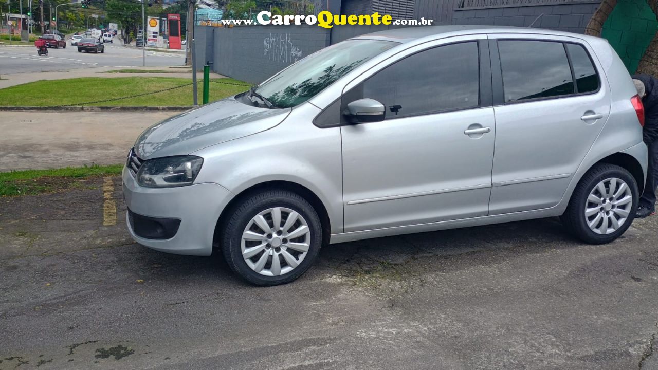 VOLKSWAGEN   FOX 1.0 MI TOTAL FLEX 8V 5P   PRATA 2013 1.0 FLEX - Loja