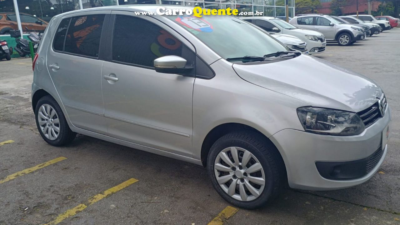 VOLKSWAGEN   FOX 1.0 MI TOTAL FLEX 8V 5P   PRATA 2013 1.0 FLEX - Loja